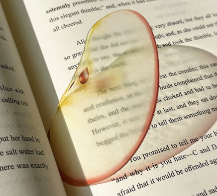 Fruit bookmark - Red apple at Kleines Glück in Magdeburg