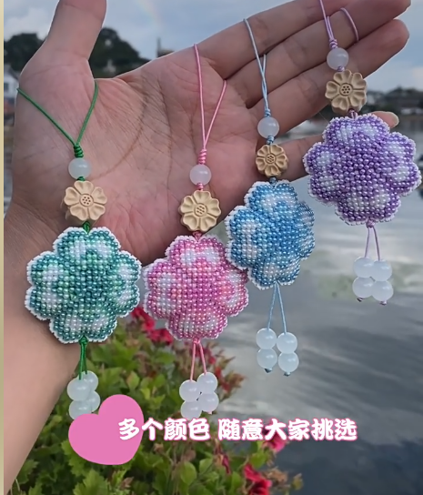 DIY-Sets Kreuzstich-Anhänger · Gelbe Blume Detail 1 bei Kleines Glück in Magdeburg
