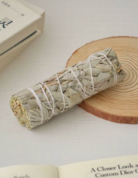 Energie-Reinigung Handgefertigtes Räucherofen-Set · Palo Santo, Kerze und Kräuterbündel Detail 3 bei Kleines Glück in Magdeburg