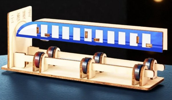 DIY-Sets Magnetschwebebahn · Holzbausatz Detail 1 bei Kleines Glück in Magdeburg