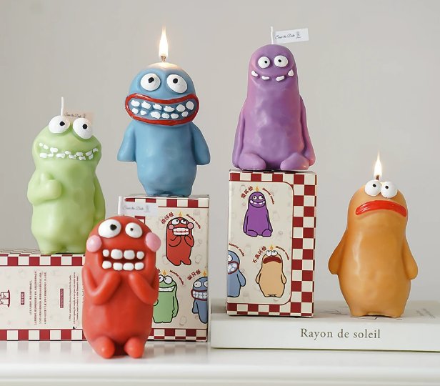 Handgefertigte Produkte Skurrile Duftkerze · Blind Box Detail 1 bei Kleines Glück in Magdeburg