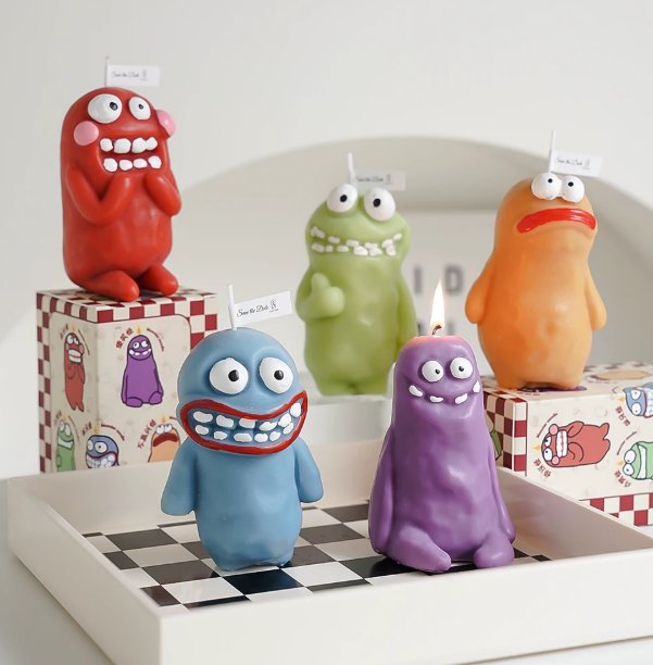 Handgefertigte Produkte Skurrile Duftkerze · Blind Box Detail 2 bei Kleines Glück in Magdeburg