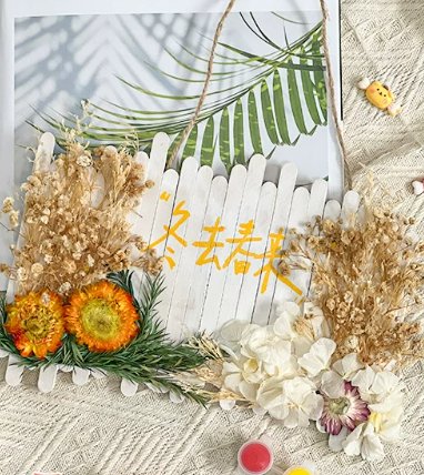 Country door sign DIY · White, dried flowers at Kleines Glück in Magdeburg