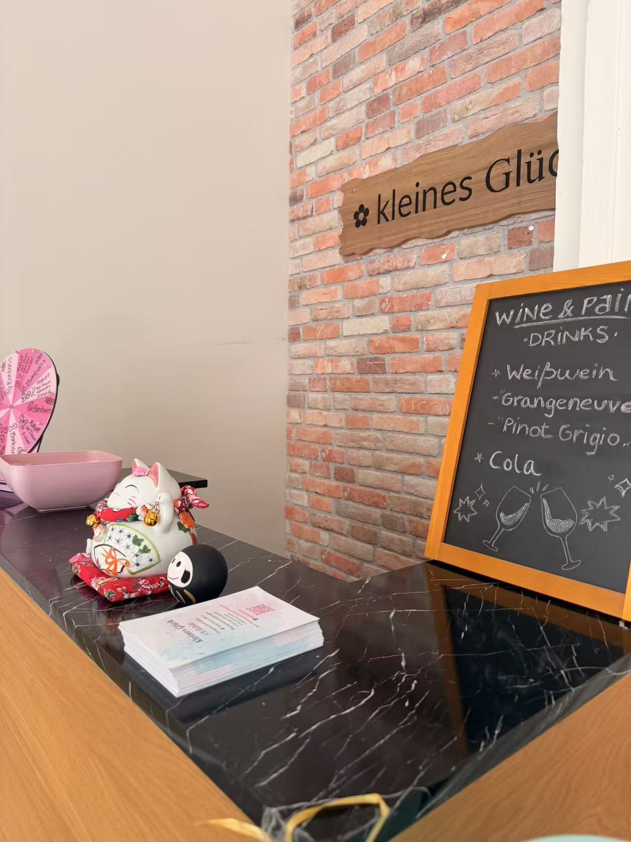 Creative workshop studio in Magdeburg at Kleines Glück with welcome area and workshop board